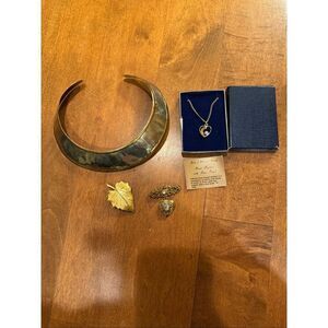 Woman’s vintage jewelry bundle